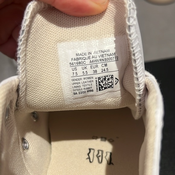 Brand new never worn Converse Platform Sneakers - Picture 3 of 4